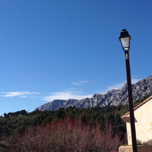 Puyloubier, la colline aux loups – Secrets d’ici