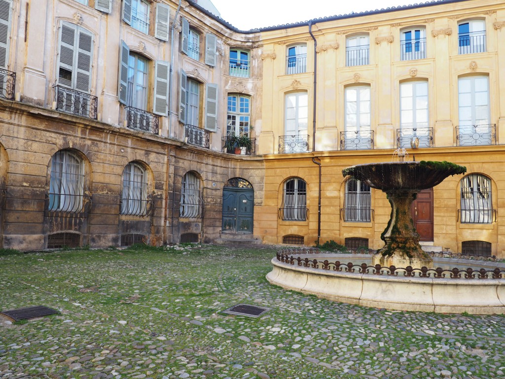 Place d'Albertas - Visible Invisible - visite Aix en Provence