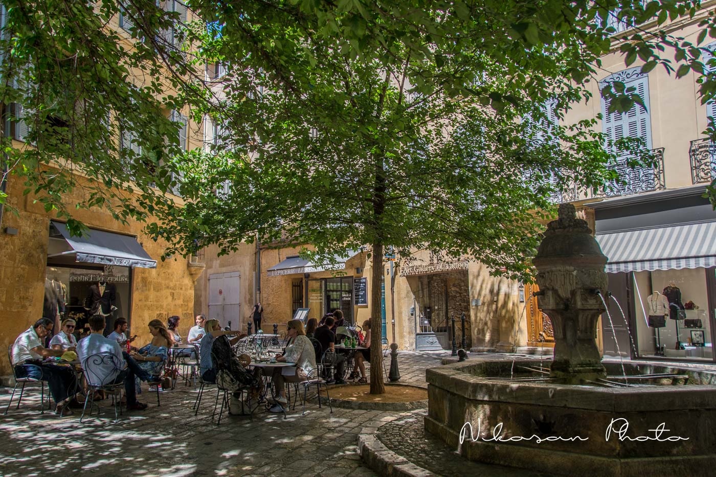 la fontaine de la place des 3 ormeaux - Aix en Provence