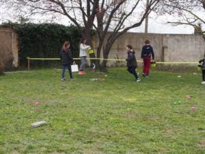 chasse aux oeufs de Pâques dans les jardins de la chocolaterie de Puyricard -