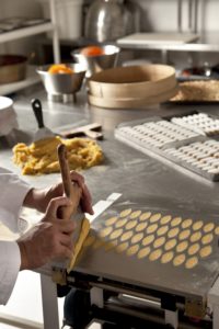 Fabrication calissons - Chocolaterie de Puyricard-
